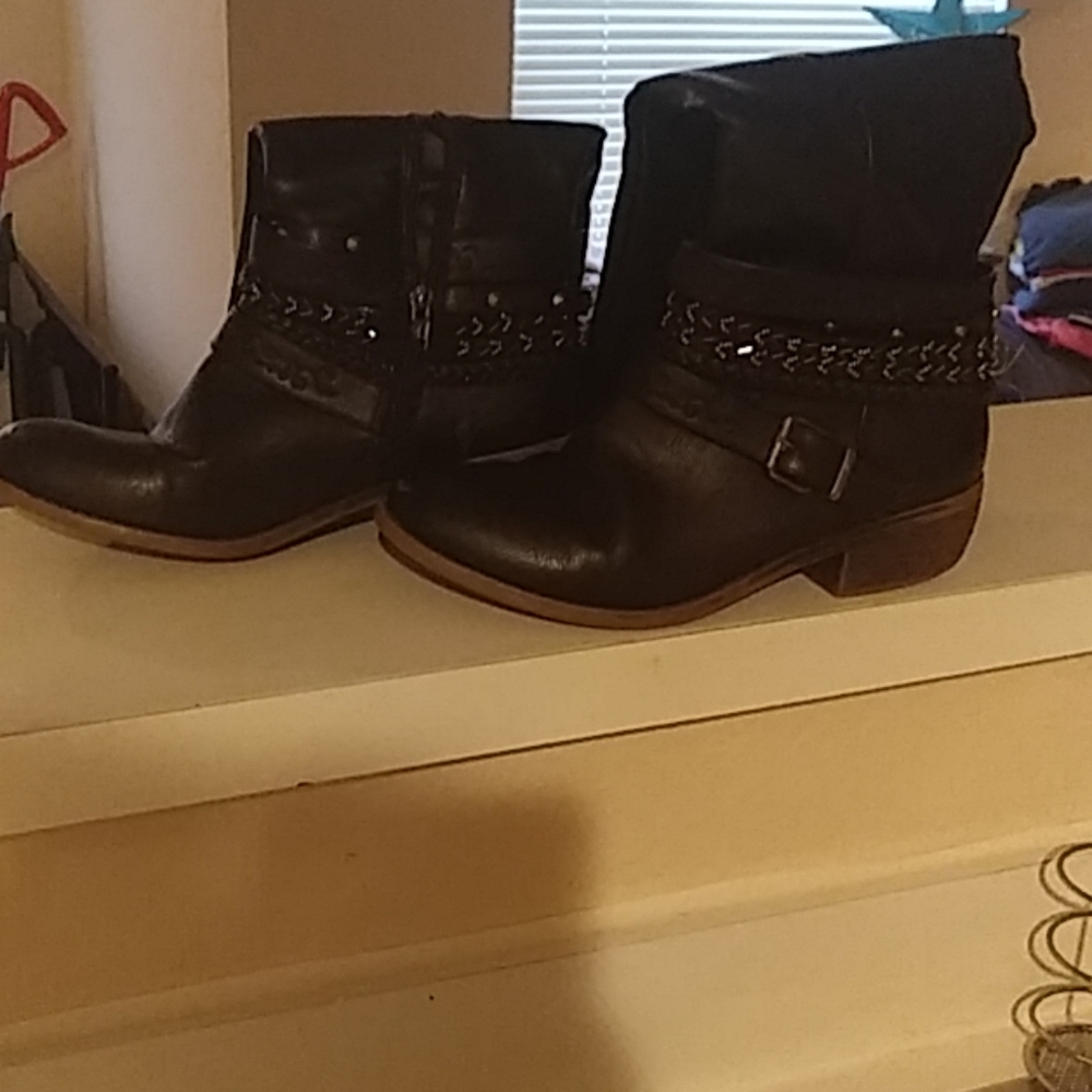 Ladies styling black boots size 8.5M